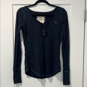 Abercrombie & Fitch Black Fitted Buttoned Blouse